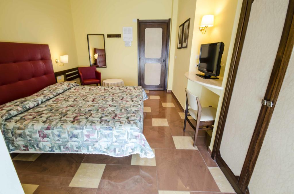 Hotel Tarconte Tarquinia Zewnętrze zdjęcie